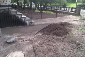 Drnering villa. Isolering grund Danderyd Enebyberg Djursholm Stocksund Bergshammra Tby Stockholm med 2x100mm Pordrn. Gjutning ny sulkant med fall. Installation  pumpgropar pga av berg samt pumpning upp till dagvattenbrunn. Uppgrvning oljetank som ej lnge var i drift. Dagvatten stuprr och drnering ansluten till pumpgropsbrunn vidare till kommunens dagvattensystem. (kommunens dagvatten lg hgre n drneringen.). CFS Bygg AB // Grv & Drnering Stockholm AB 