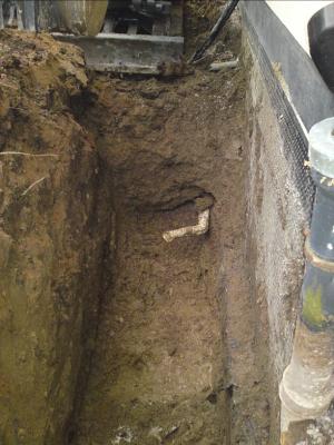 Drnering villa. Isolering grund Danderyd Enebyberg Djursholm Stocksund Bergshammra Tby Stockholm med 2x100mm Pordrn. Gjutning ny sulkant med fall. Installation  pumpgropar pga av berg samt pumpning upp till dagvattenbrunn. Uppgrvning oljetank som ej lnge var i drift. Dagvatten stuprr och drnering ansluten till pumpgropsbrunn vidare till kommunens dagvattensystem. (kommunens dagvatten lg hgre n drneringen.). CFS Bygg AB // Grv & Drnering Stockholm AB 