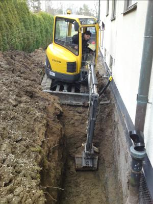 Drnering villa. Isolering grund Danderyd Enebyberg Djursholm Stocksund Bergshammra Tby Stockholm med 2x100mm Pordrn. Gjutning ny sulkant med fall. Installation  pumpgropar pga av berg samt pumpning upp till dagvattenbrunn. Uppgrvning oljetank som ej lnge var i drift. Dagvatten stuprr och drnering ansluten till pumpgropsbrunn vidare till kommunens dagvattensystem. (kommunens dagvatten lg hgre n drneringen.). CFS Bygg AB // Grv & Drnering Stockholm AB 