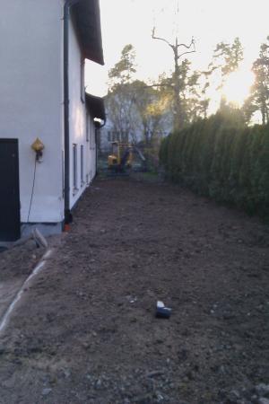 Drnering villa. Isolering grund Danderyd Enebyberg Djursholm Stocksund Bergshammra Tby Stockholm med 2x100mm Pordrn. Gjutning ny sulkant med fall. Installation  pumpgropar pga av berg samt pumpning upp till dagvattenbrunn. Uppgrvning oljetank som ej lnge var i drift. Dagvatten stuprr och drnering ansluten till pumpgropsbrunn vidare till kommunens dagvattensystem. (kommunens dagvatten lg hgre n drneringen.). CFS Bygg AB // Grv & Drnering Stockholm AB 