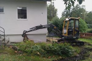 Drnering villa Mlarhjden Hgersten Vstertorp Midsommarkransen Frungen Segeltorp Herrngen Krkvik Smista Brdng Skrholmen Stra Vrby grd Johannesdal Fittja Hallunda Alby Tullinge Huddinge Tumba Salem. Isolering grund med 2x100mm Pordrn. Grund insprngt i berg, drnering, isolering grund inget alternativ. Gjutning hlkrl grund/berg. Drnering mark runt fastighet. Anlggning traditionell stenkista med sten. Dagvatten stuprr anslutna till stenkista, drnering ansluten till kommunala system. CFS Bygg AB // Grv & Drnering Stockholm AB