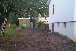 Drnering villa Mlarhjden Hgersten Vstertorp Midsommarkransen Frungen Segeltorp Herrngen Krkvik Smista Brdng Skrholmen Stra Vrby grd Johannesdal Fittja Hallunda Alby Tullinge Huddinge Tumba Salem. Isolering grund med 2x100mm Pordrn. Grund insprngt i berg, drnering, isolering grund inget alternativ. Gjutning hlkrl grund/berg. Drnering mark runt fastighet. Anlggning traditionell stenkista med sten. Dagvatten stuprr anslutna till stenkista, drnering ansluten till kommunala system. CFS Bygg AB // Grv & Drnering Stockholm AB