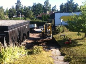 Marksten stdmur garage uppfart villa .Tby kersberga Vallentuna Sollentuna Danderyd Djursholm Stocksund Solna Bergshammra Ekhagen Hjorthagen Liding Urschaktning massor, nytt brlager av bergkross container. Stdmur och fristende mur fr rabatt. Uppmurade hrnstolpar. Kantsten och trappor i dark granit. Marksten ca:120kwm. Snygga LED lampor infllda i mur.Belysning trdgrd. Drnera Drnering 