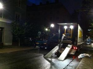 Drnering Drnera Innergrd Bakgrd Innegrd flerfamiljsbostad Brf bostadsrttsfrening Stockholm Vasastaden stermalm Norrmalm Kungsholmen Kristineberg Fredhll Marieberg Gamla Stan Stora Essingen Lilla Essingen Sdermalm Liljeholmen Grndal Aspdden Missommarkransen Ekensberg. Mobil kran fr inlyft av 3tons grvmaskin och material. Ur schaktning asfalt samt betong platta innergrd. Ca: 35 lyft med massor ut fr bortforsling. Rivning tidigare isolering grund. Berg ligger mkt nra grund, grvs samt sugs ut med sug bil. Primer berg och grund fr bttre vidhftning samt gjutning rnndal med fall mot pumpgrop. Tv pumpgropar installeras, (dagvatten och drnering skall om mjligt separeras). Brunn installeras p grden. Drnering isolering grund med 2x100mm Pordrn. Brlager av bergkross som blir underlag fr kommande marksten. CFS Bygg AB // Grv & Drnering Stockholm AB 
